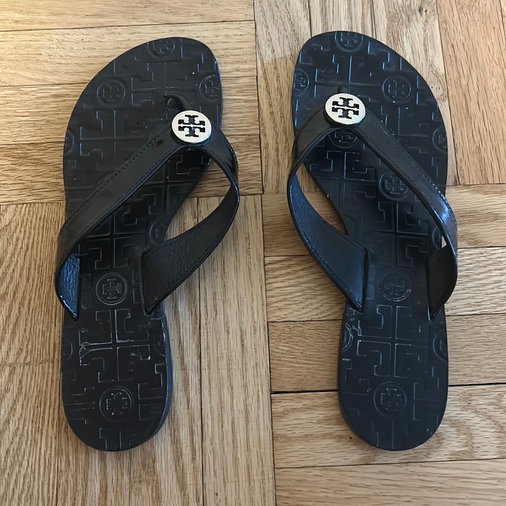 Tory Burch Thora Thong black leather flip flop